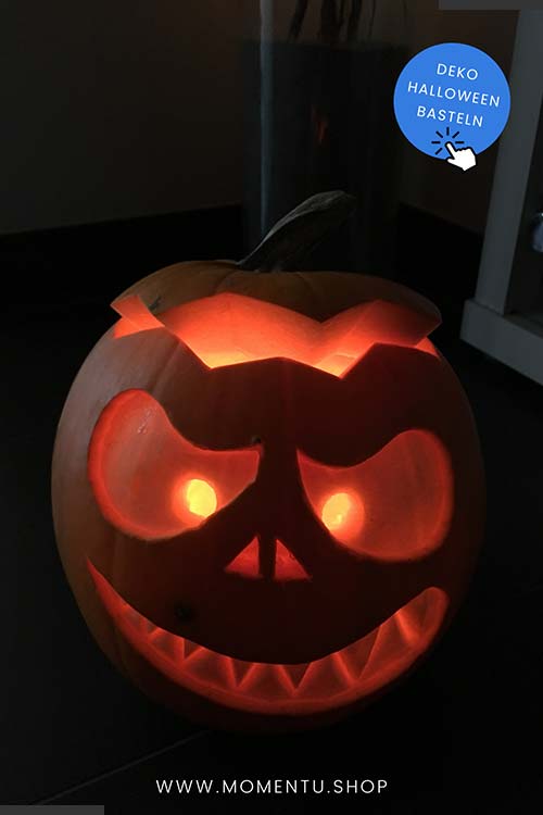 Stilvoll geschnitzter Kürbis für Halloween Party Deko