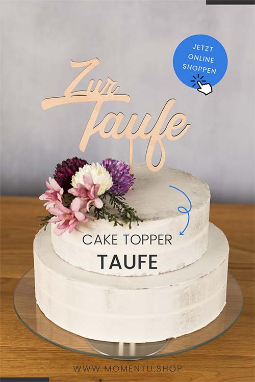 Cake Topper für die Tauftorte aus Holz mit dem Text Zur Taufe in schwungvoller Schrift.