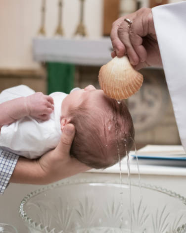 Bedeutung von Tortenausfätzen für die Taufe