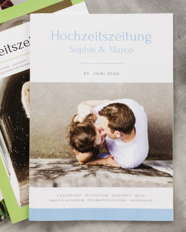 Hochzeitszeitung in Szene gesetzt